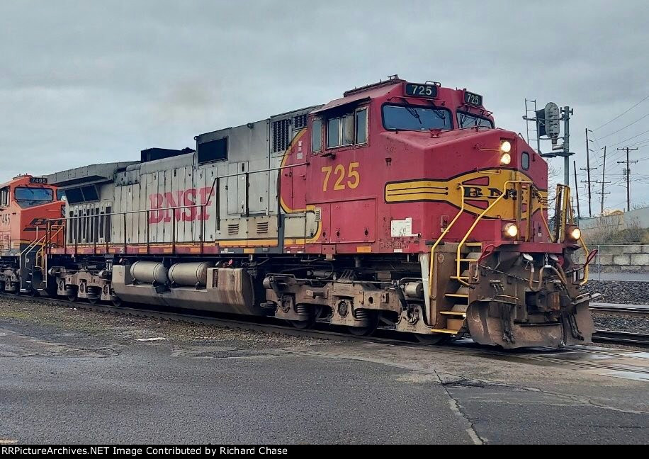 BNSF 725